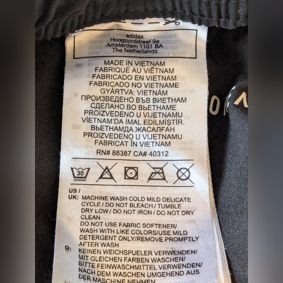 Adidas Shorts Youth Unisex Black 3 Stripes Size Medium, Zipper Pockets - Picture 6 of 11